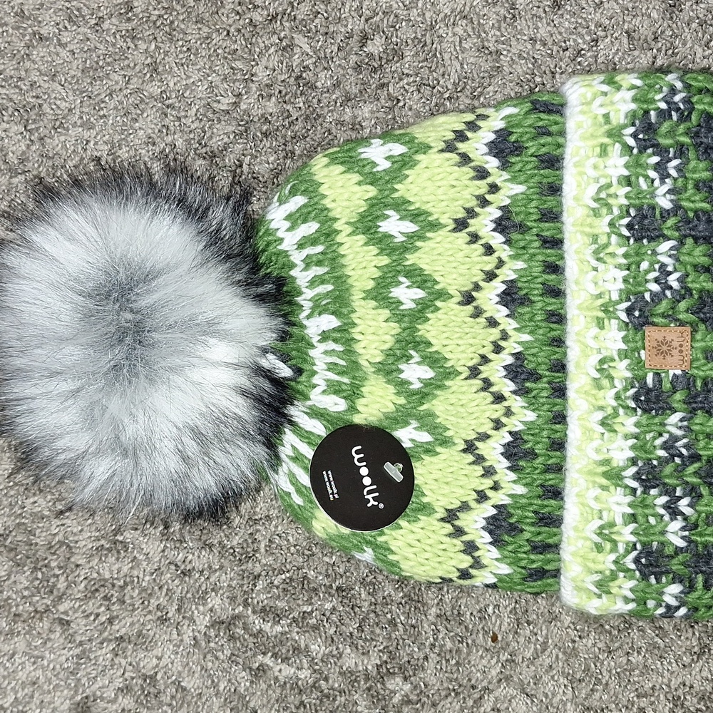 Woolk lined acrylic knit beanie w pom - greens